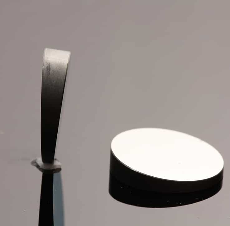 Optical Wedges Round & rectangular optical wedges / Wedge angel ± 1